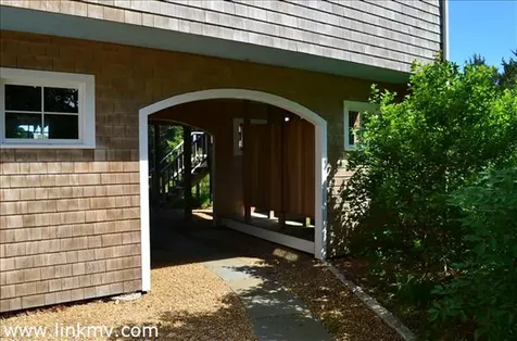 90 South Circuit Avenue Oak Bluffs MA 02557