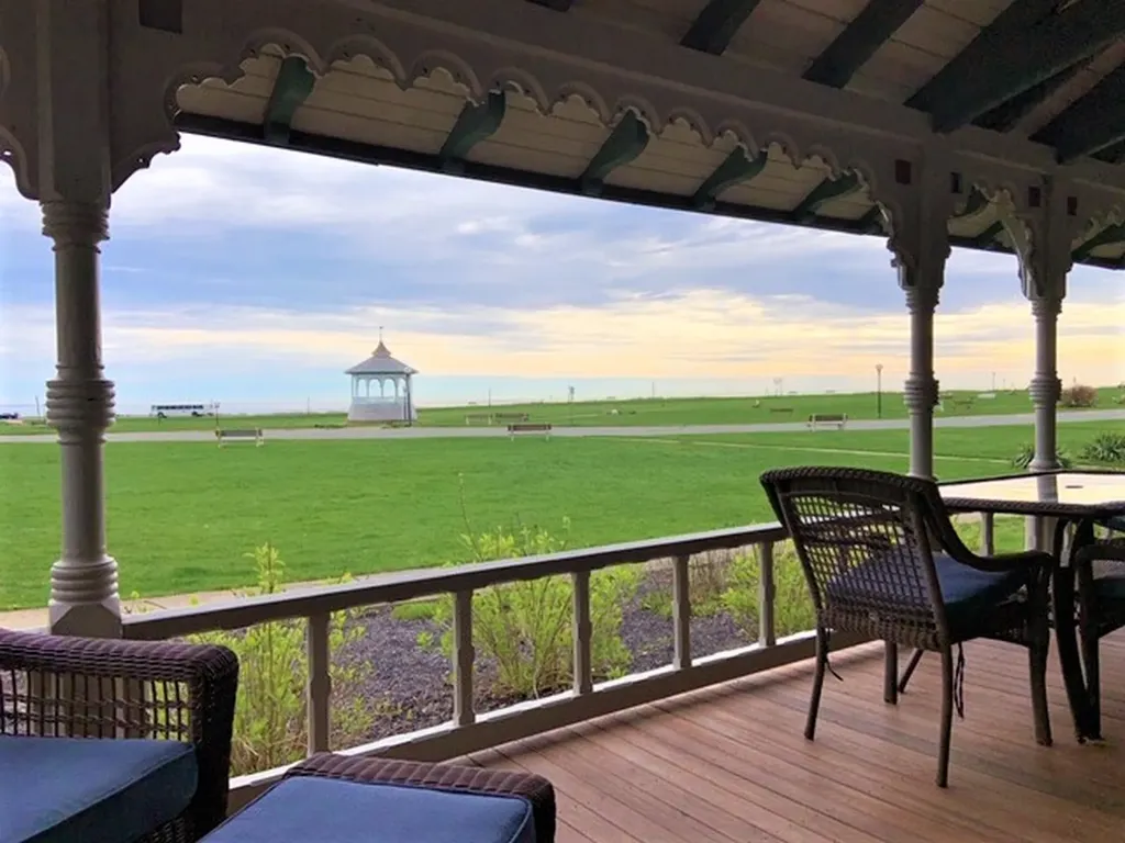 61 Ocean Avenue Oak Bluffs MA 02557