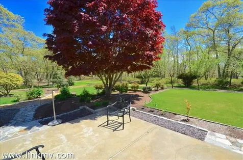 439 Neal Way Oak Bluffs MA 02557