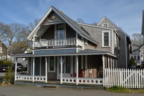 16 Commonwealth Square Oak Bluffs MA 02557