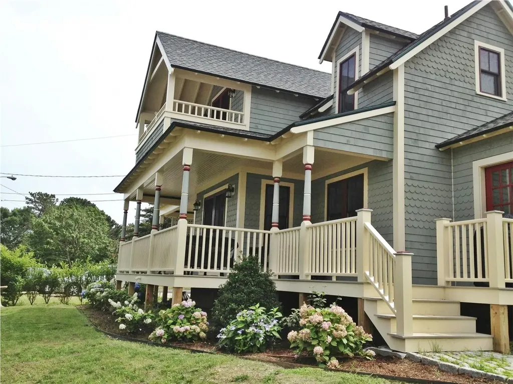 17 Spruce Street Oak Bluffs MA 02557