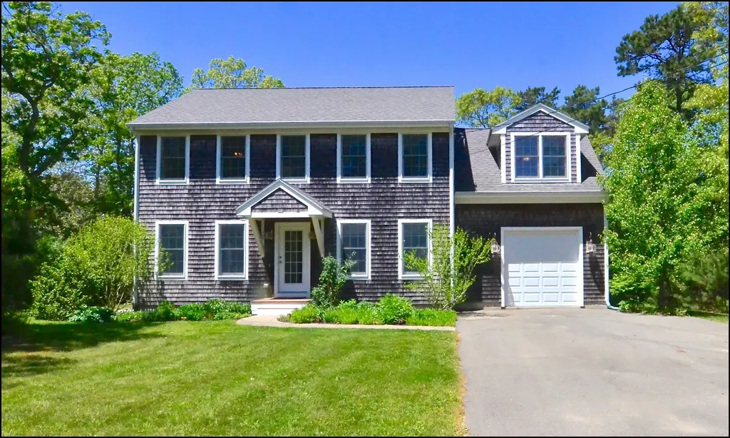 10 Eastville Avenue Oak Bluffs MA 02557
