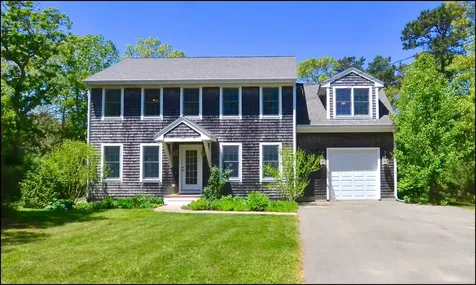 10 Eastville Avenue Oak Bluffs MA 02557