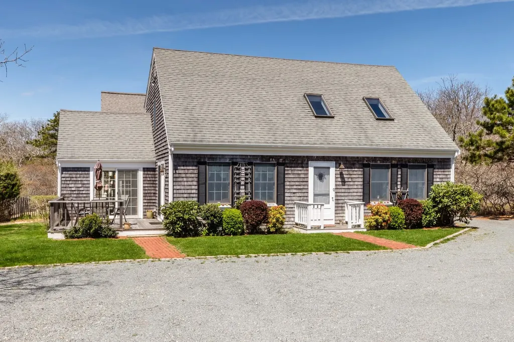 54 Schoolhouse Road Edgartown MA 02539
