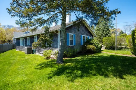 18 Pinehurst Road Edgartown MA 02539