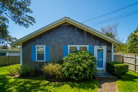 18 Pinehurst Road Edgartown MA 02539