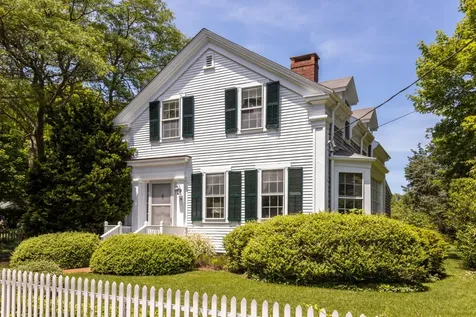 24 William Street Vineyard Haven MA 02568