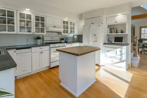 26 Stonewood Lane West Tisbury MA 02575