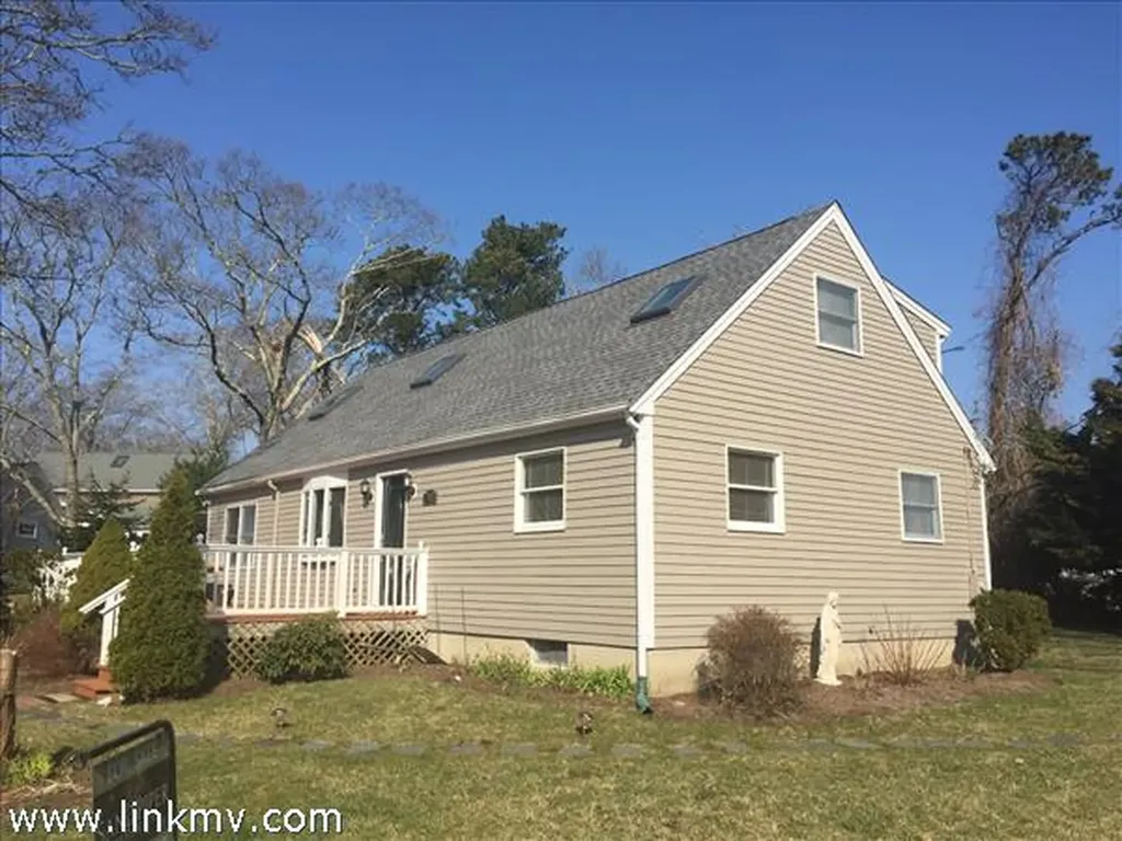 24 Fitchburg Avenue Oak Bluffs MA 02557