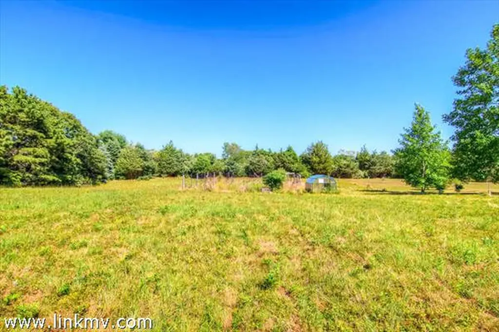 82 Panhandle Road West Tisbury MA 02575
