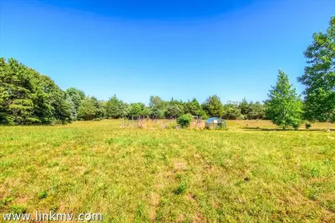 82 Panhandle Road West Tisbury MA 02575