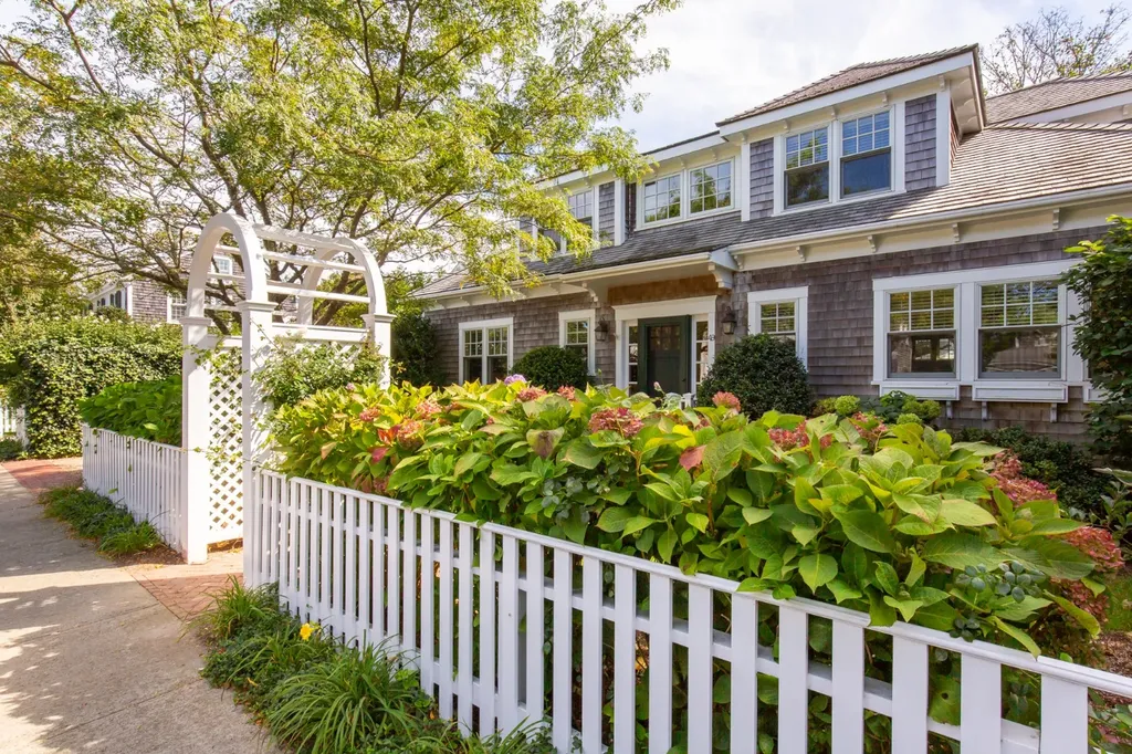 49 North Summer Street Edgartown MA 02539
