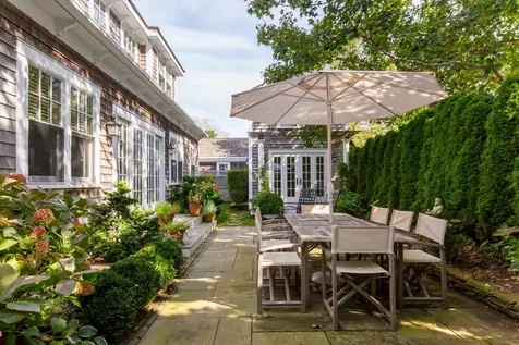 49 North Summer Street Edgartown MA 02539