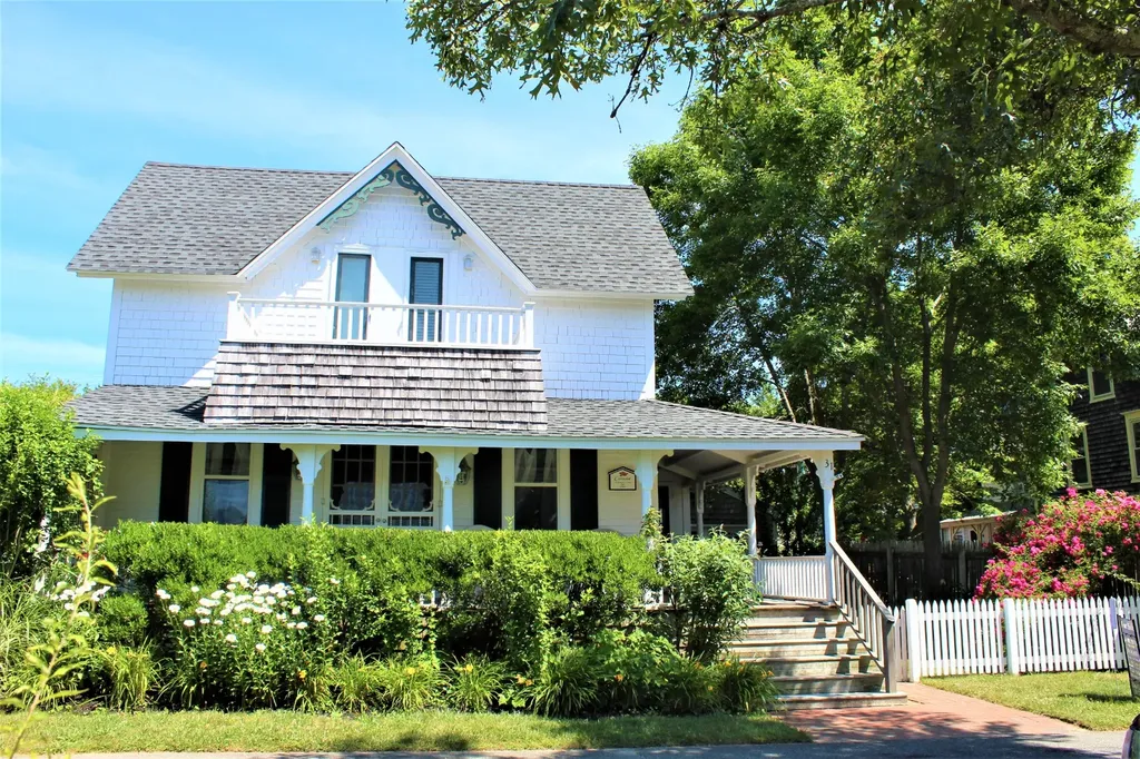 31 Tuckernuck Avenue Oak Bluffs MA 02557