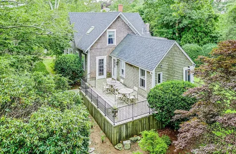 33 Woodlawn Avenue Vineyard Haven MA 02568