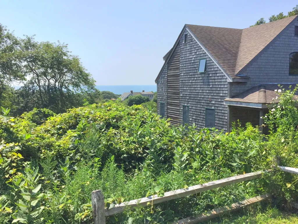 4 Raymonds Hill Aquinnah MA 02535