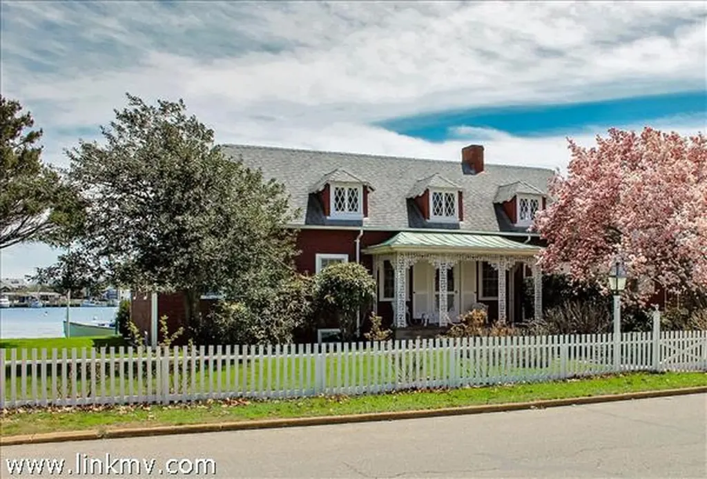 23 East Chop Drive Oak Bluffs MA 02557