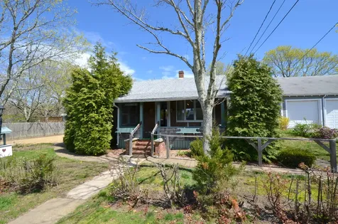 11 Winthrop Avenue Oak Bluffs MA 02557