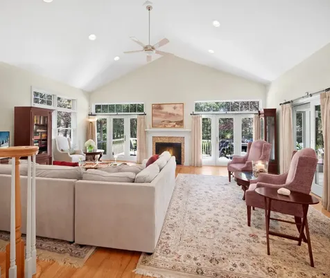 15 North Meadow Lane Oak Bluffs MA 02577