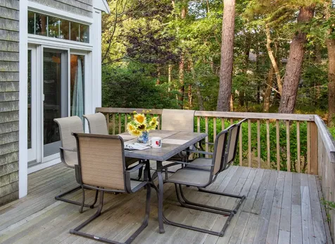 15 North Meadow Lane Oak Bluffs MA 02577