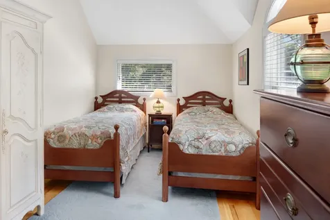 15 North Meadow Lane Oak Bluffs MA 02577