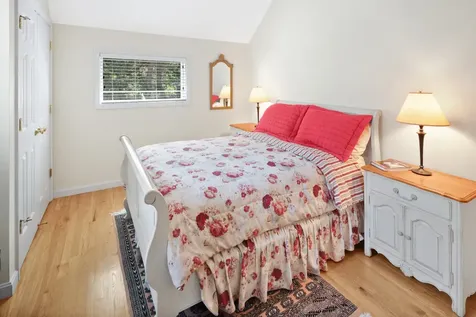 15 North Meadow Lane Oak Bluffs MA 02577