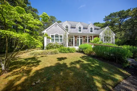 15 North Meadow Lane Oak Bluffs MA 02577