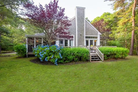 15 North Meadow Lane Oak Bluffs MA 02577
