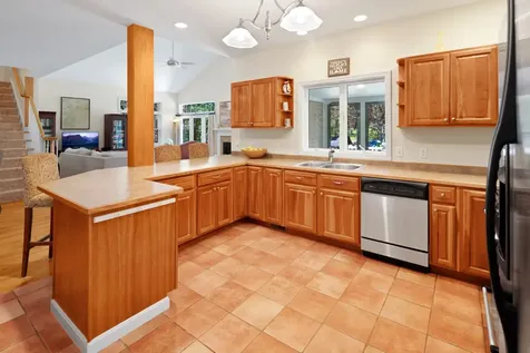 15 North Meadow Lane Oak Bluffs MA 02577