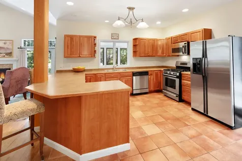 15 North Meadow Lane Oak Bluffs MA 02577