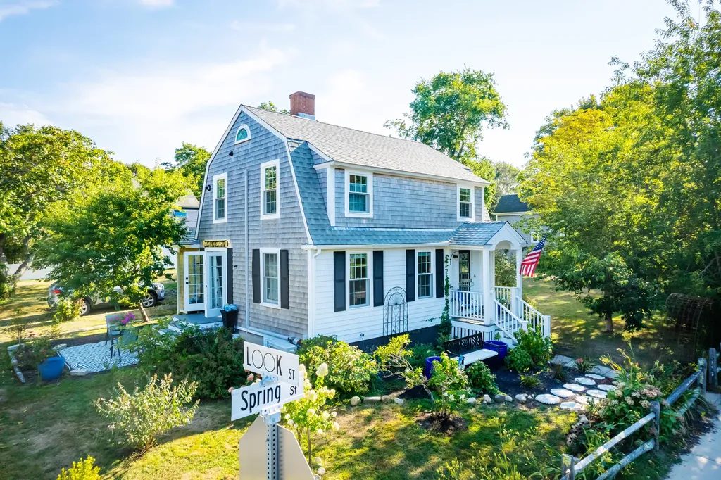 112 Spring Street Vineyard Haven MA 02568