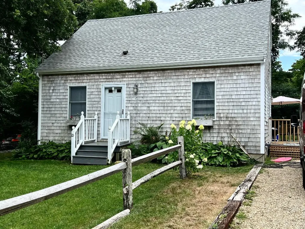 10 Lagoon Road Oak Bluffs MA 02557