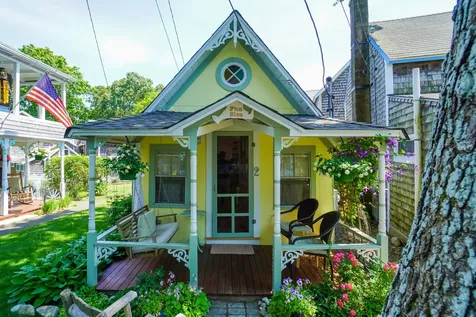 2 Lincoln Avenue Oak Bluffs MA 02557
