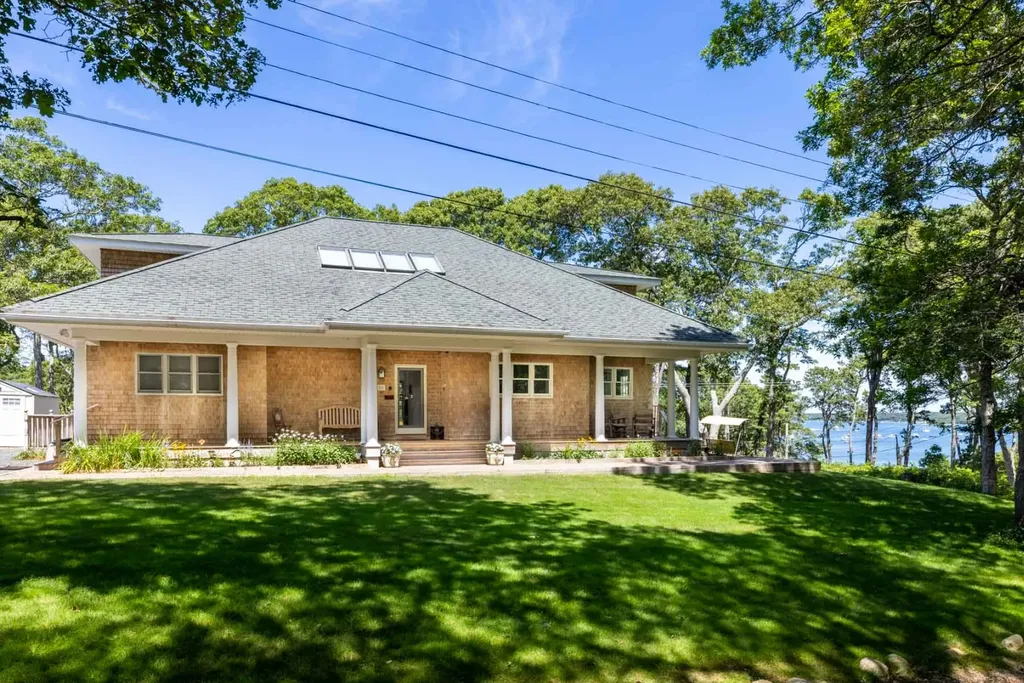 80 Bellevue Avenue Vineyard Haven MA 02568