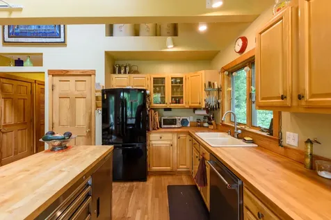 566 Scrubby Neck Road West Tisbury MA 02575