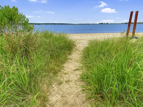 97 Shawanue Avenue Oak Bluffs MA 02557