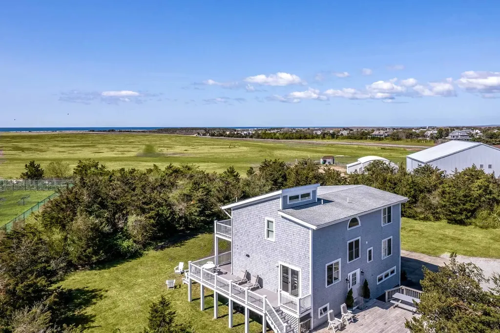 11 Mattakesett Way Edgartown MA 02539