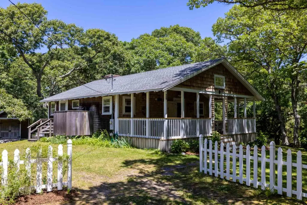20 Oakdale Lane Edgartown MA 02539
