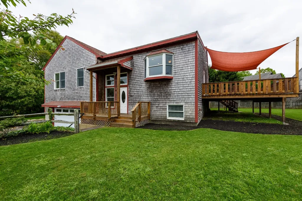 12 Dreamers Way Oak Bluffs MA 02557