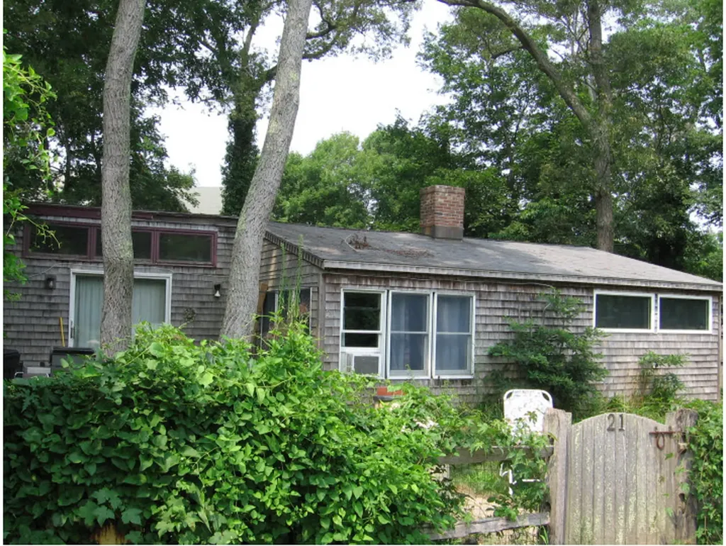 21 Locust Lane Vineyard Haven MA 02568