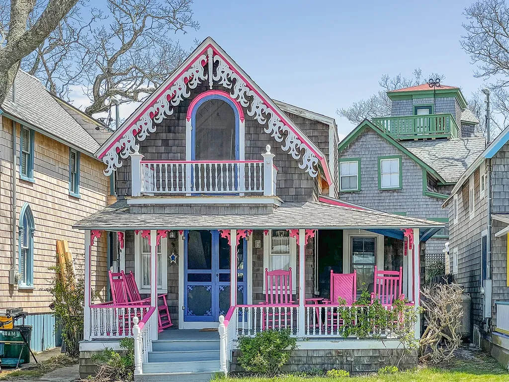 8 Siloam Avenue Oak Bluffs MA 02557