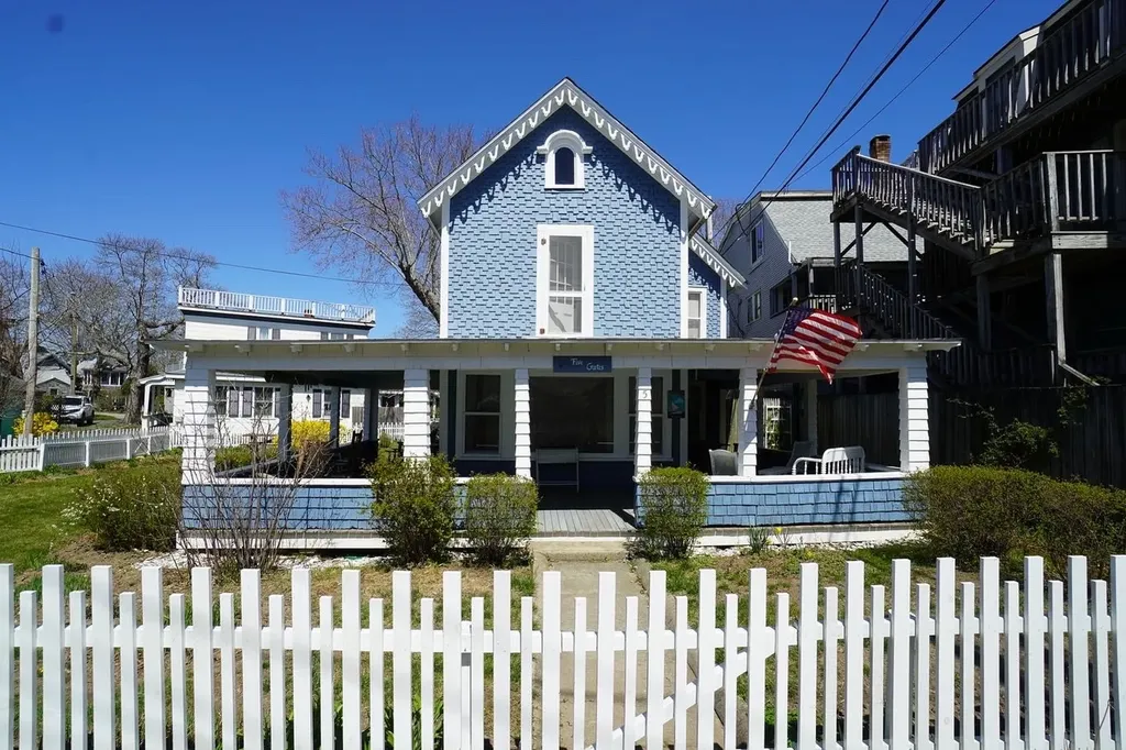 5 Tabernacle Avenue Oak Bluffs MA 02557