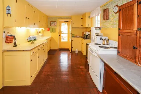 5 Tabernacle Avenue Oak Bluffs MA 02557
