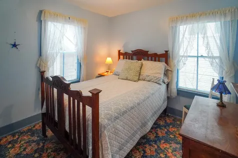 5 Tabernacle Avenue Oak Bluffs MA 02557