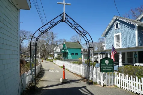 5 Tabernacle Avenue Oak Bluffs MA 02557