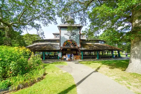 5 Tabernacle Avenue Oak Bluffs MA 02557