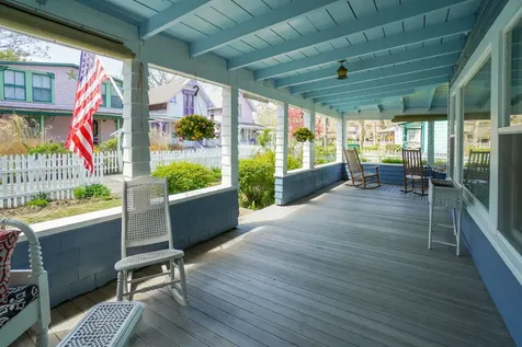 5 Tabernacle Avenue Oak Bluffs MA 02557