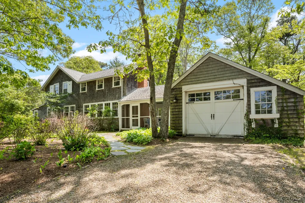 67 Madison Avenue Oak Bluffs MA 02557