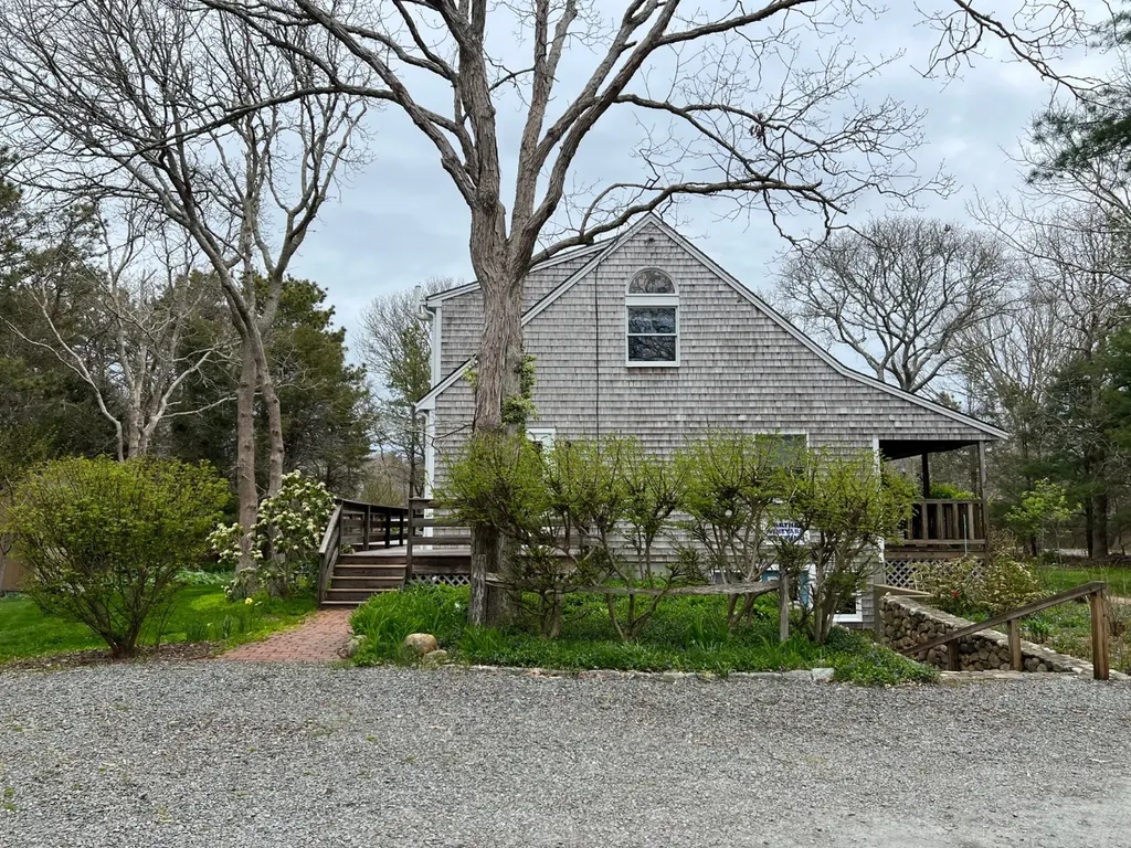 127 Old County Road West Tisbury MA 02575