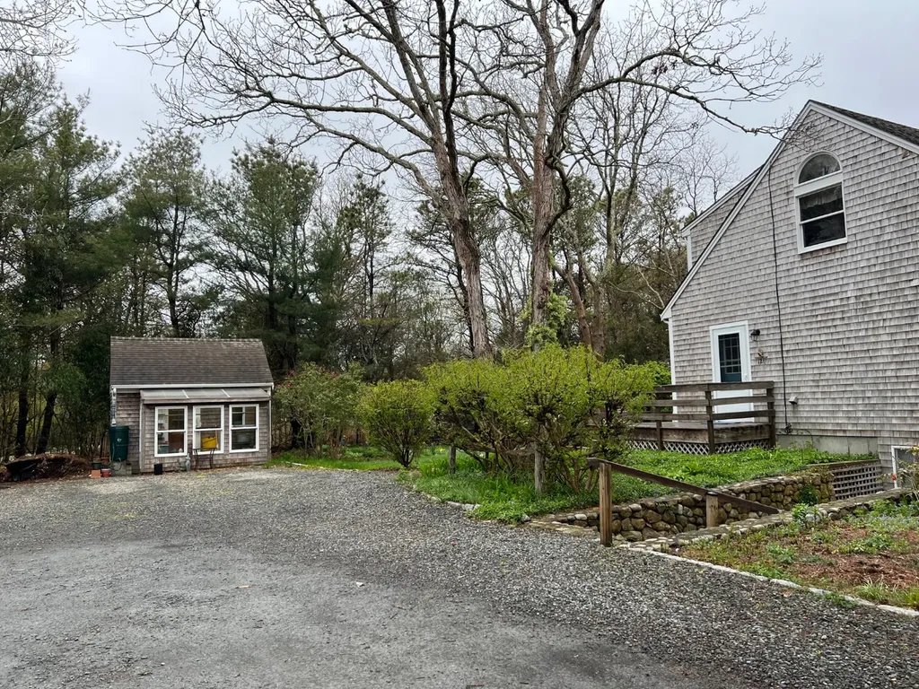 127 Old County Road West Tisbury MA 02575